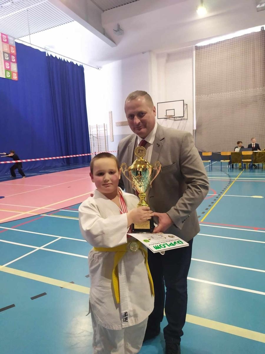 Zdjęcie w galerii na portalu naszwodzislaw.com: Worek medali zawodników United Fight Club wiadomości z regionu