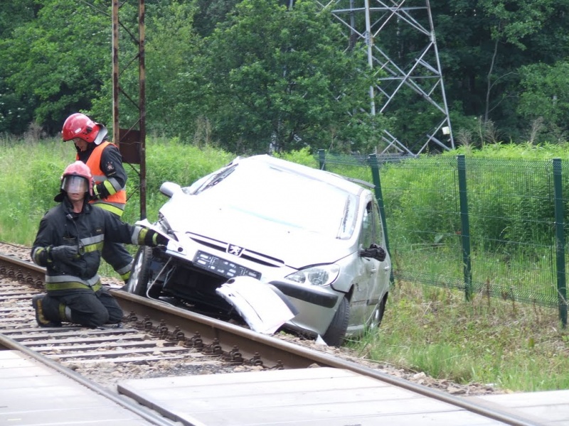 Zdjęcie w galerii na portalu naszwodzislaw.com: Wypadł z jezdni wprost na tory wiadomości z regionu