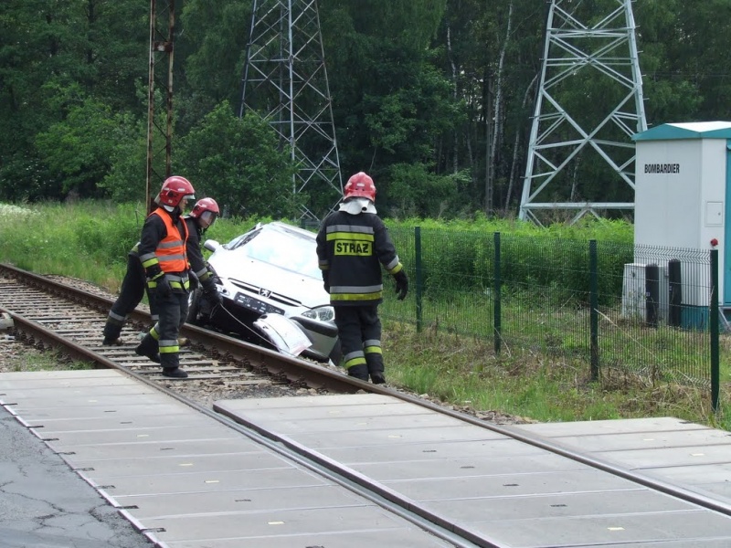 Zdjęcie w galerii na portalu naszwodzislaw.com: Wypadł z jezdni wprost na tory wiadomości z regionu