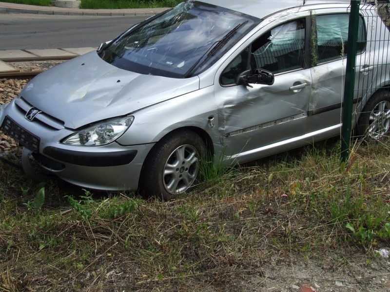 Zdjęcie w galerii na portalu naszwodzislaw.com: Wypadł z jezdni wprost na tory wiadomości z regionu