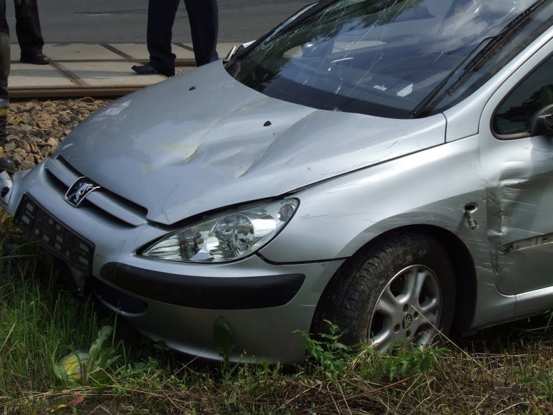 Zdjęcie w galerii na portalu naszwodzislaw.com: Wypadł z jezdni wprost na tory wiadomości z regionu