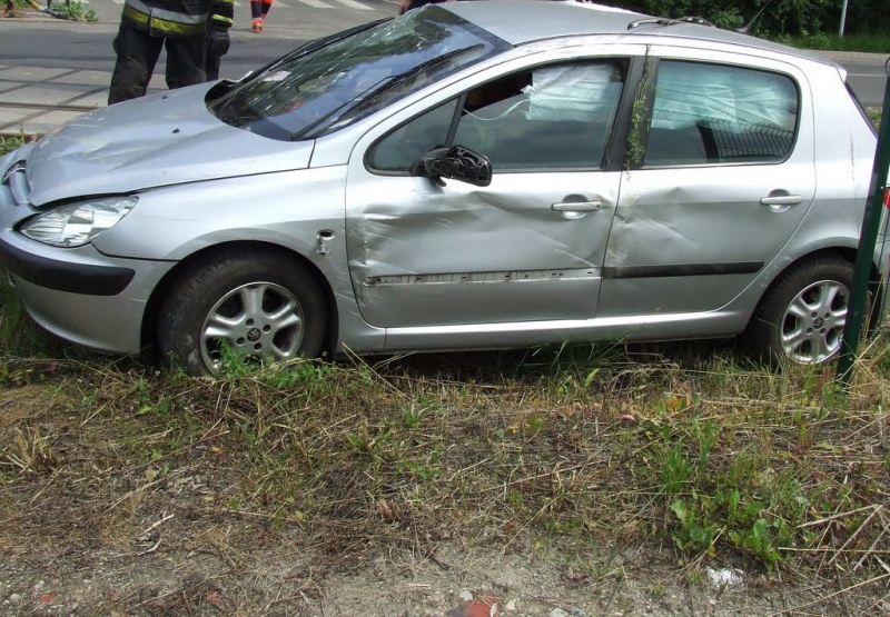 Zdjęcie w galerii na portalu naszwodzislaw.com: Wypadł z jezdni wprost na tory wiadomości z regionu