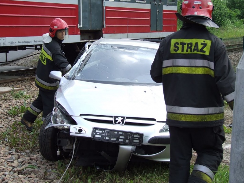 Zdjęcie w galerii na portalu naszwodzislaw.com: Wypadł z jezdni wprost na tory wiadomości z regionu