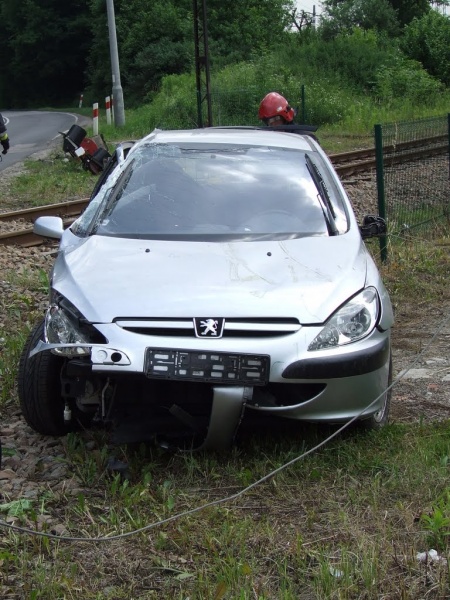 Zdjęcie w galerii na portalu naszwodzislaw.com: Wypadł z jezdni wprost na tory wiadomości z regionu