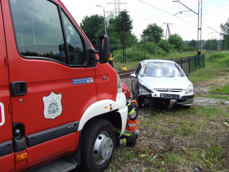 Zdjęcie w galerii na portalu naszwodzislaw.com: Wypadł z jezdni wprost na tory wiadomości z regionu