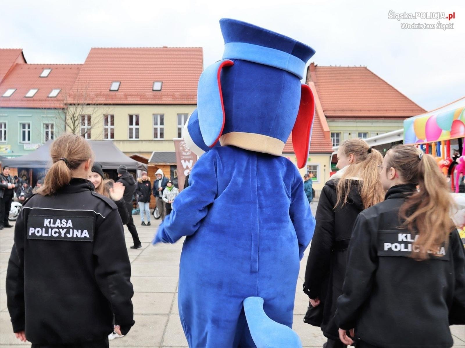 Zdjęcie w galerii na portalu naszwodzislaw.com: Wodzisławska policja zagrała z WOŚP [FOTO] wiadomości z regionu