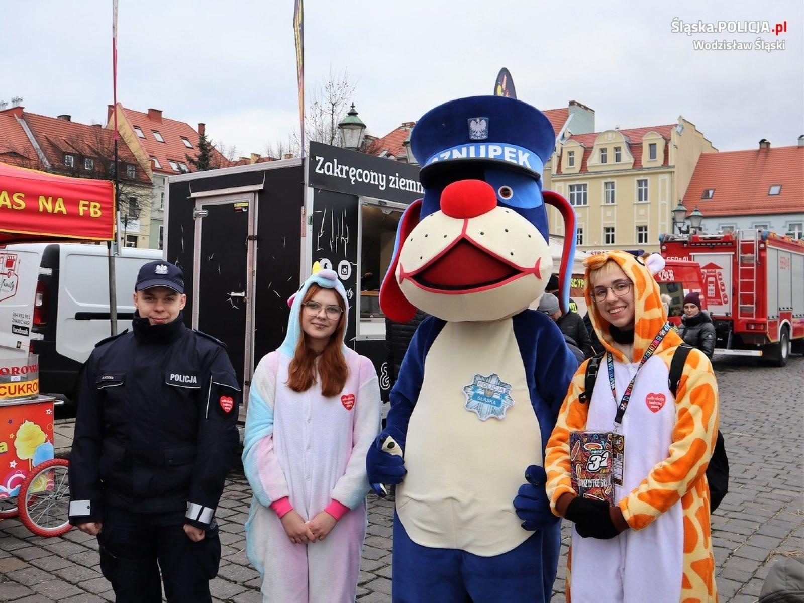 Zdjęcie w galerii na portalu naszwodzislaw.com: Wodzisławska policja zagrała z WOŚP [FOTO] wiadomości z regionu