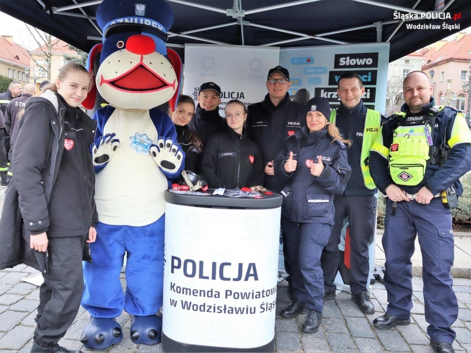 Zdjęcie w galerii na portalu naszwodzislaw.com: Wodzisławska policja zagrała z WOŚP [FOTO] wiadomości z regionu