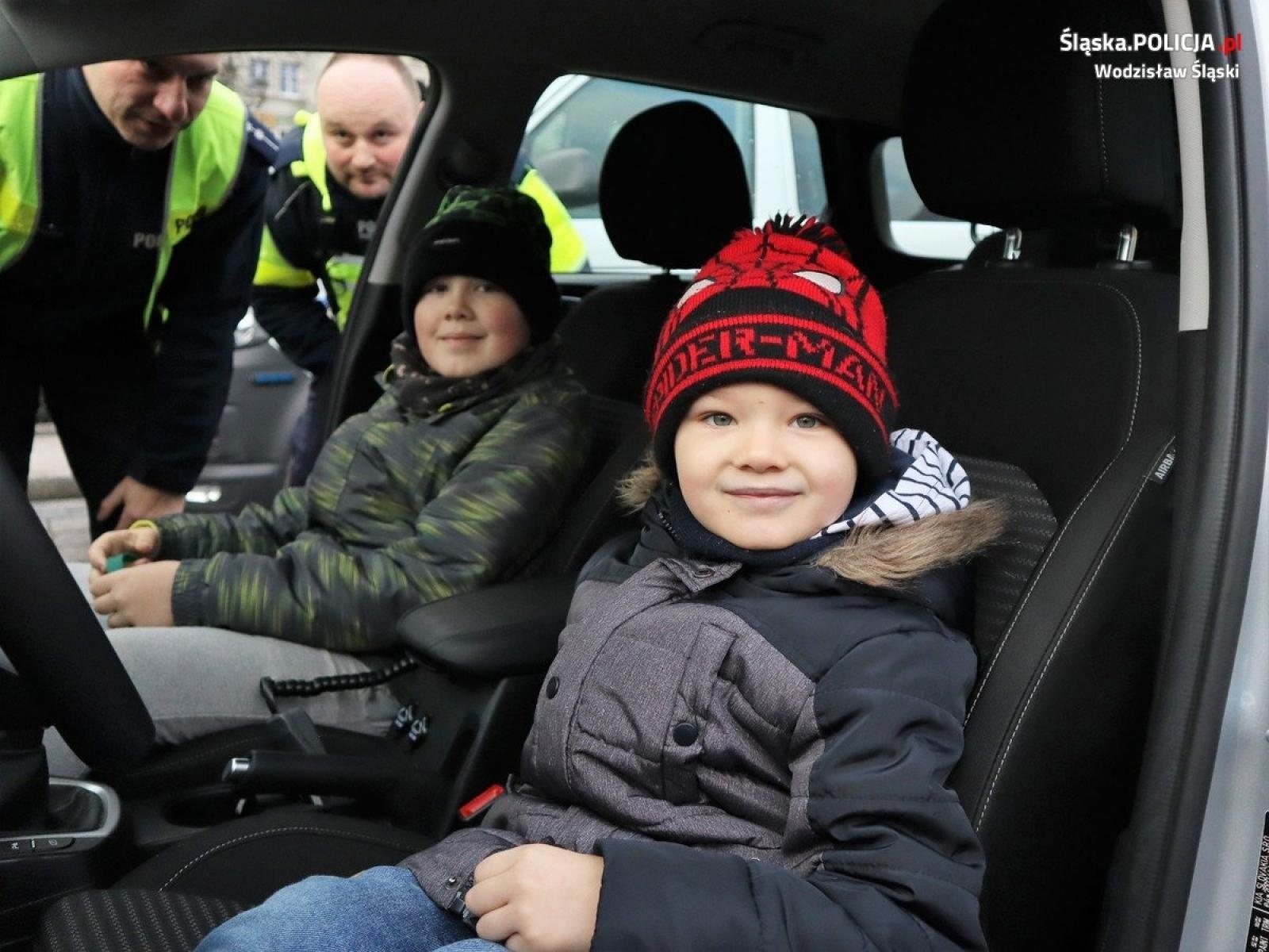 Zdjęcie w galerii na portalu naszwodzislaw.com: Wodzisławska policja zagrała z WOŚP [FOTO] wiadomości z regionu