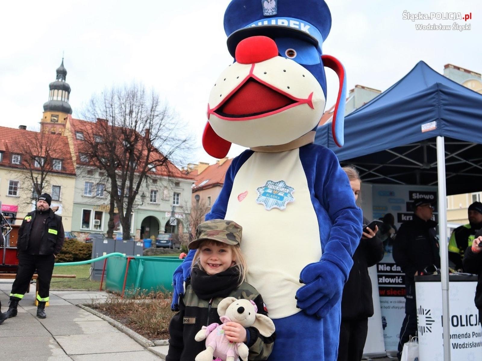 Zdjęcie w galerii na portalu naszwodzislaw.com: Wodzisławska policja zagrała z WOŚP [FOTO] wiadomości z regionu