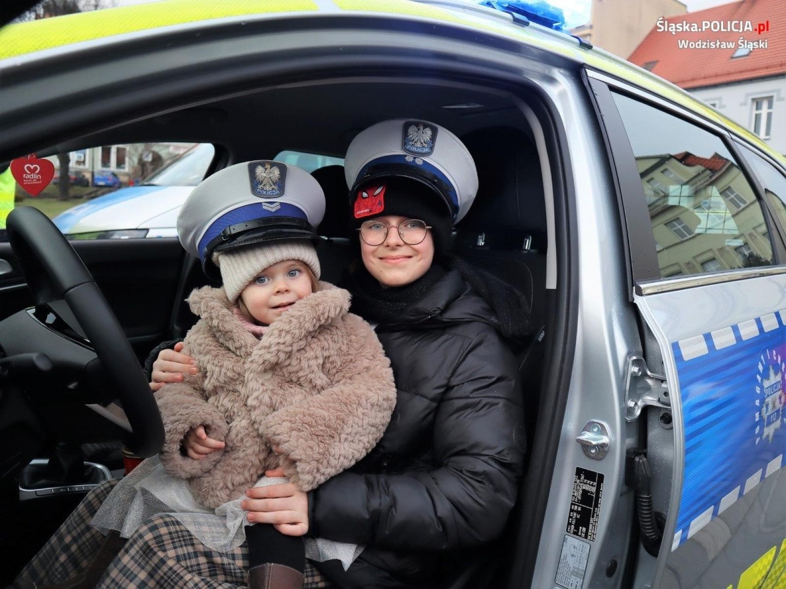 Zdjęcie w galerii na portalu naszwodzislaw.com: Wodzisławska policja zagrała z WOŚP [FOTO] wiadomości z regionu