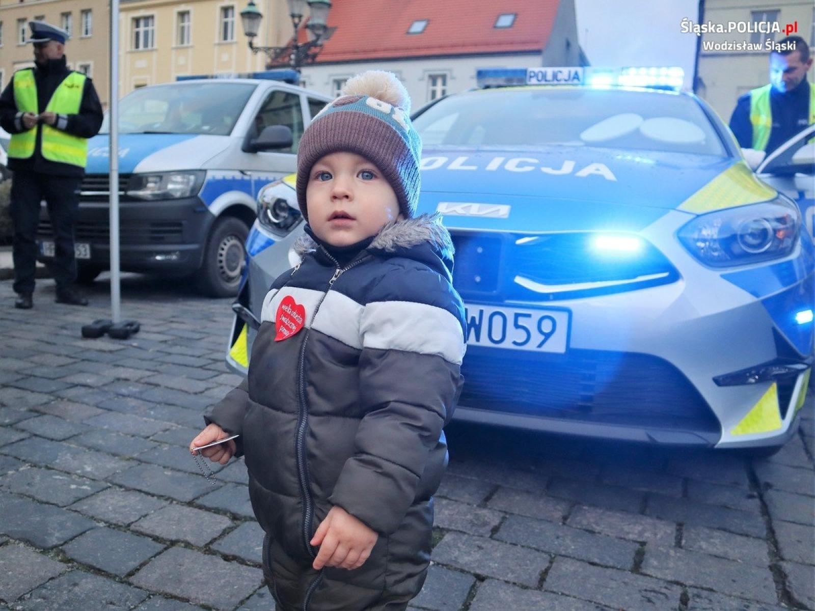 Zdjęcie w galerii na portalu naszwodzislaw.com: Wodzisławska policja zagrała z WOŚP [FOTO] wiadomości z regionu