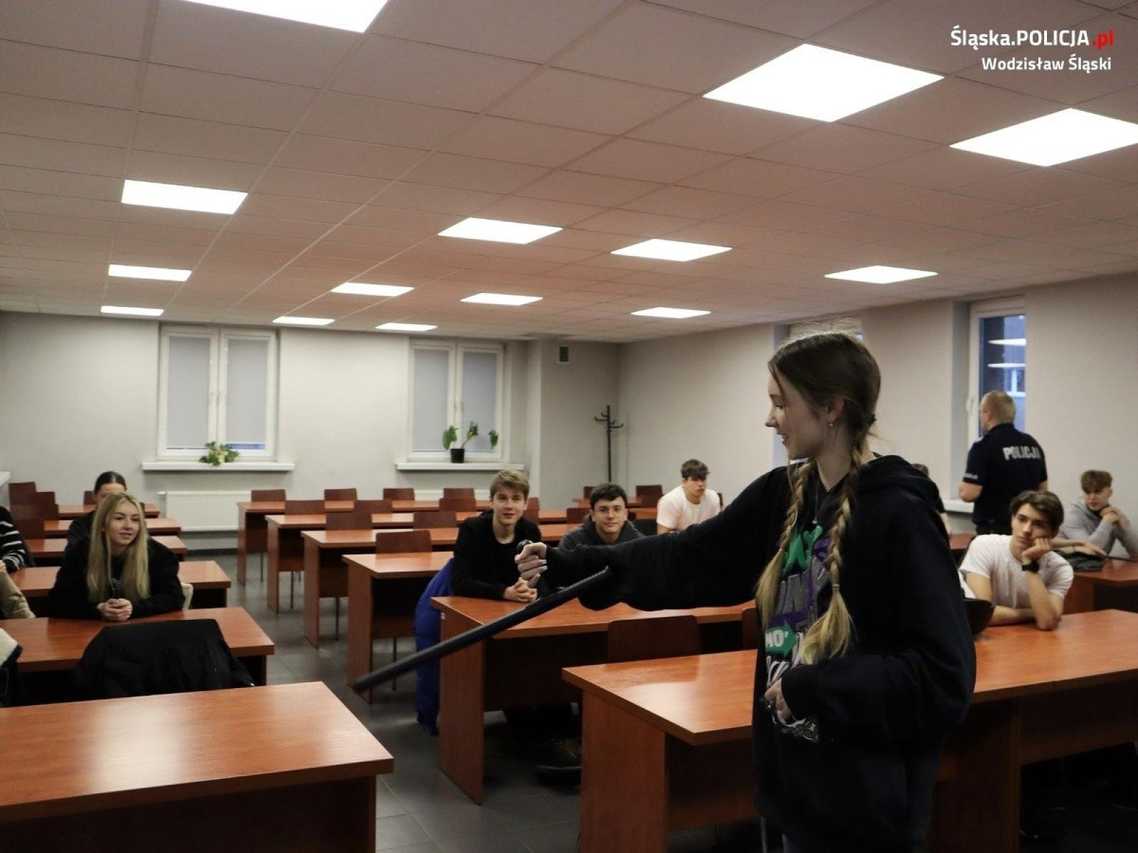 Zdjęcie w galerii na portalu naszwodzislaw.com: Zawodowy debiut w wodzisławskiej komendzie policji [FOTO] wiadomości z regionu