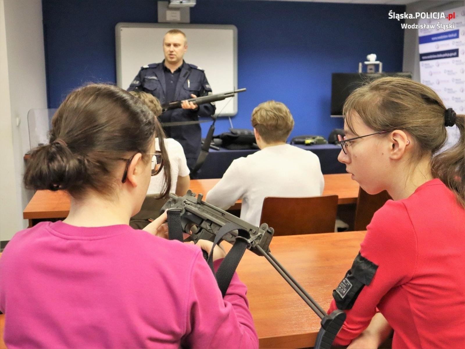 Zdjęcie w galerii na portalu naszwodzislaw.com: Zawodowy debiut w wodzisławskiej komendzie policji [FOTO] wiadomości z regionu