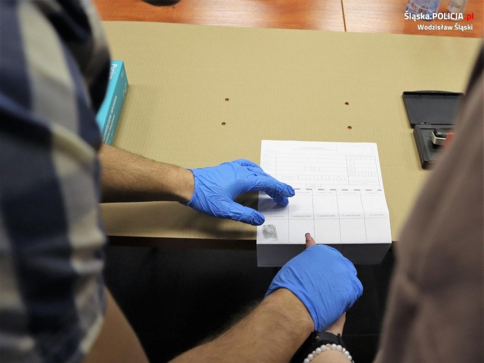 Zdjęcie w galerii na portalu naszwodzislaw.com: Zawodowy debiut w wodzisławskiej komendzie policji [FOTO] wiadomości z regionu