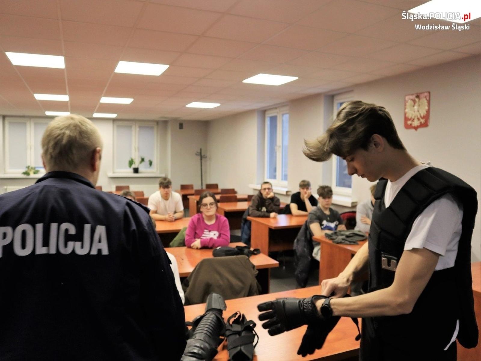 Zdjęcie w galerii na portalu naszwodzislaw.com: Zawodowy debiut w wodzisławskiej komendzie policji [FOTO] wiadomości z regionu