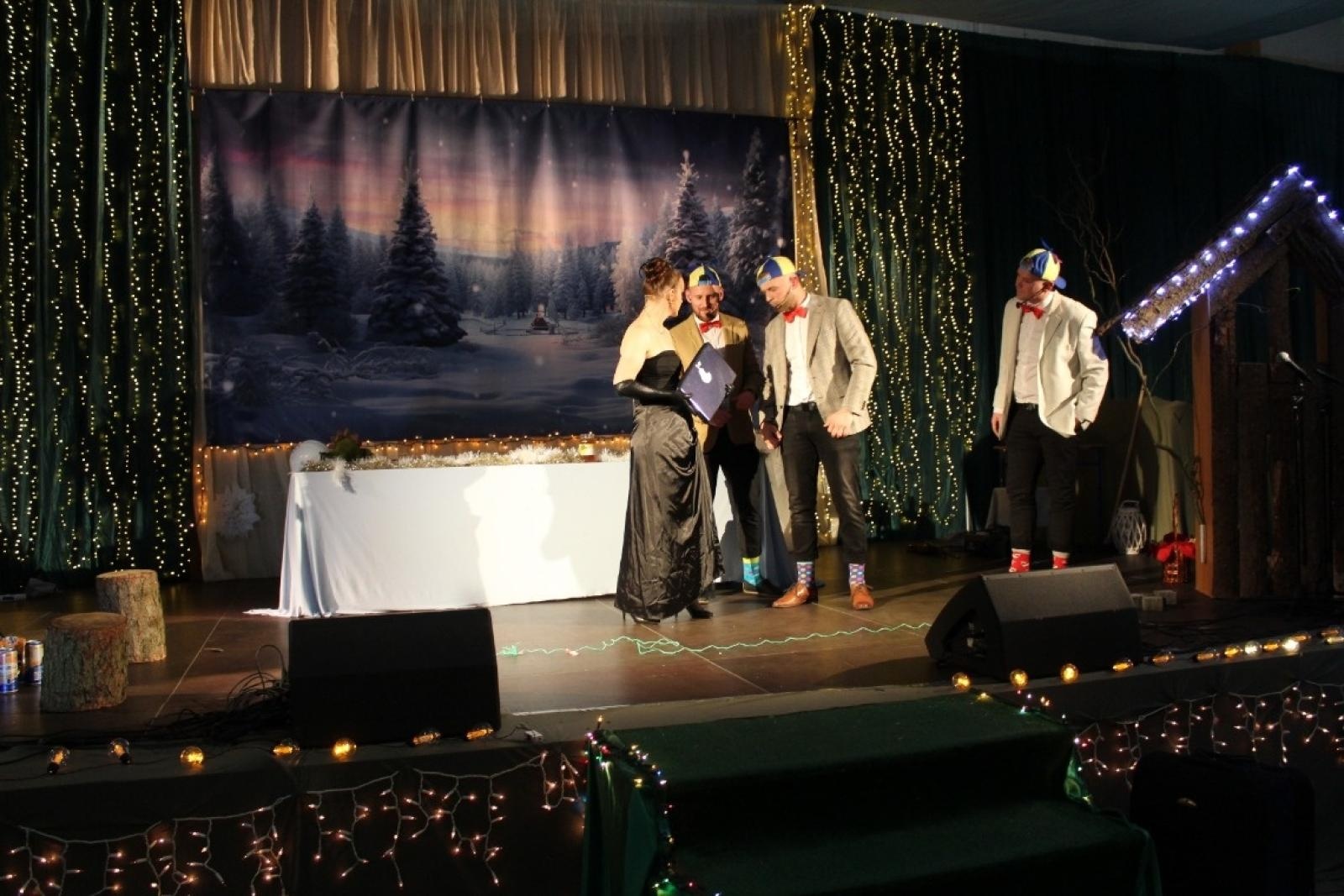 Zdjęcie w galerii na portalu naszwodzislaw.com: Bajkowy koncert noworoczny w Szkole Podstawowej w Lubomi wiadomości z regionu