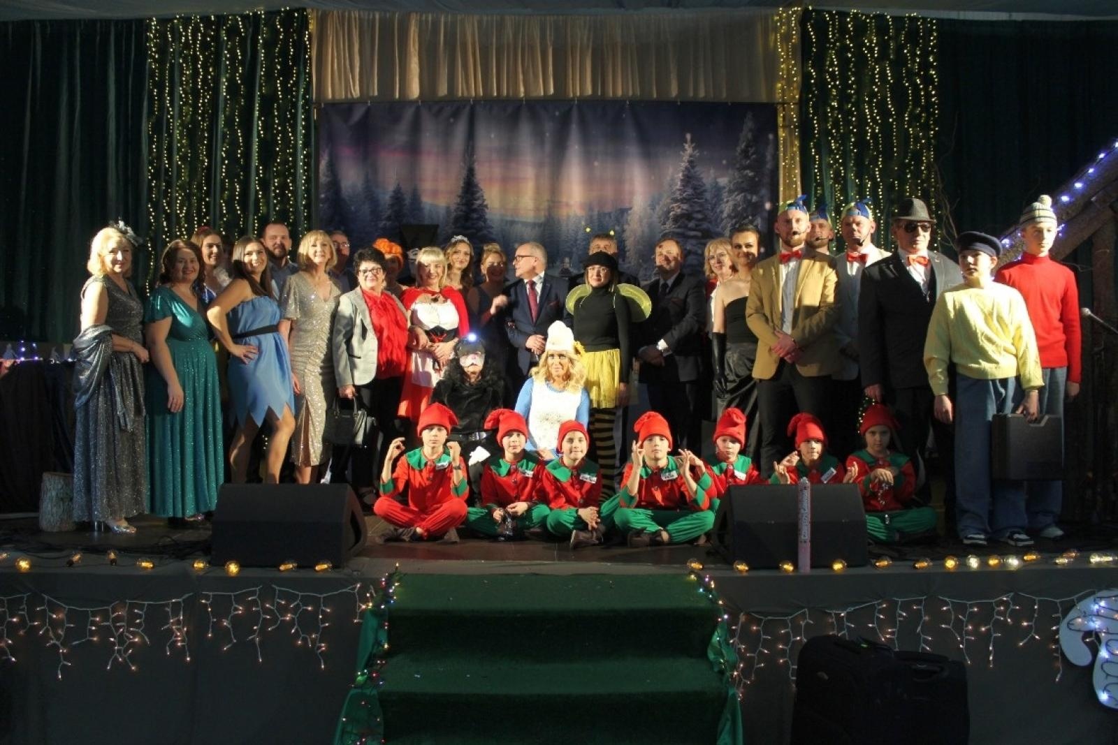 Zdjęcie w galerii na portalu naszwodzislaw.com: Bajkowy koncert noworoczny w Szkole Podstawowej w Lubomi wiadomości z regionu