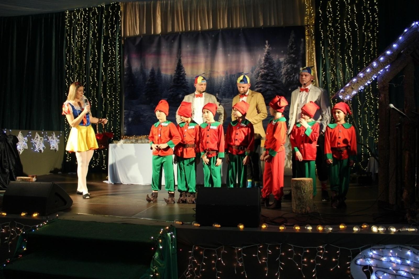 Zdjęcie w galerii na portalu naszwodzislaw.com: Bajkowy koncert noworoczny w Szkole Podstawowej w Lubomi wiadomości z regionu