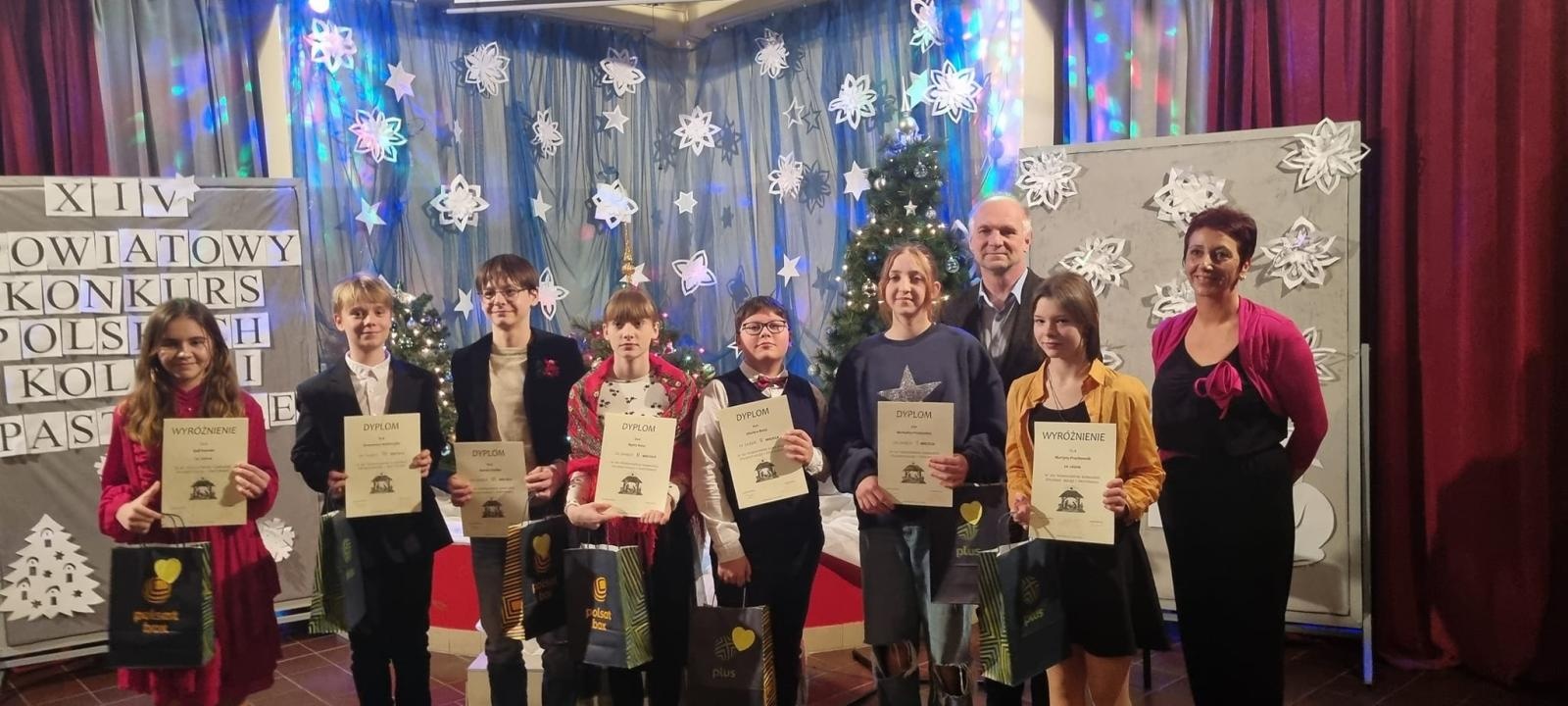 Zdjęcie w galerii na portalu naszwodzislaw.com: XIV powiatowy konkurs polskich kolęd i pastorałek za nami [WYNIKI] wiadomości z regionu