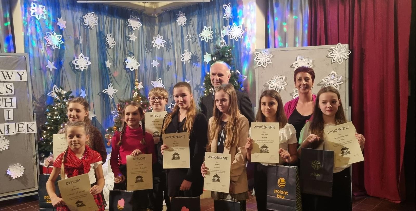 Zdjęcie w galerii na portalu naszwodzislaw.com: XIV powiatowy konkurs polskich kolęd i pastorałek za nami [WYNIKI] wiadomości z regionu