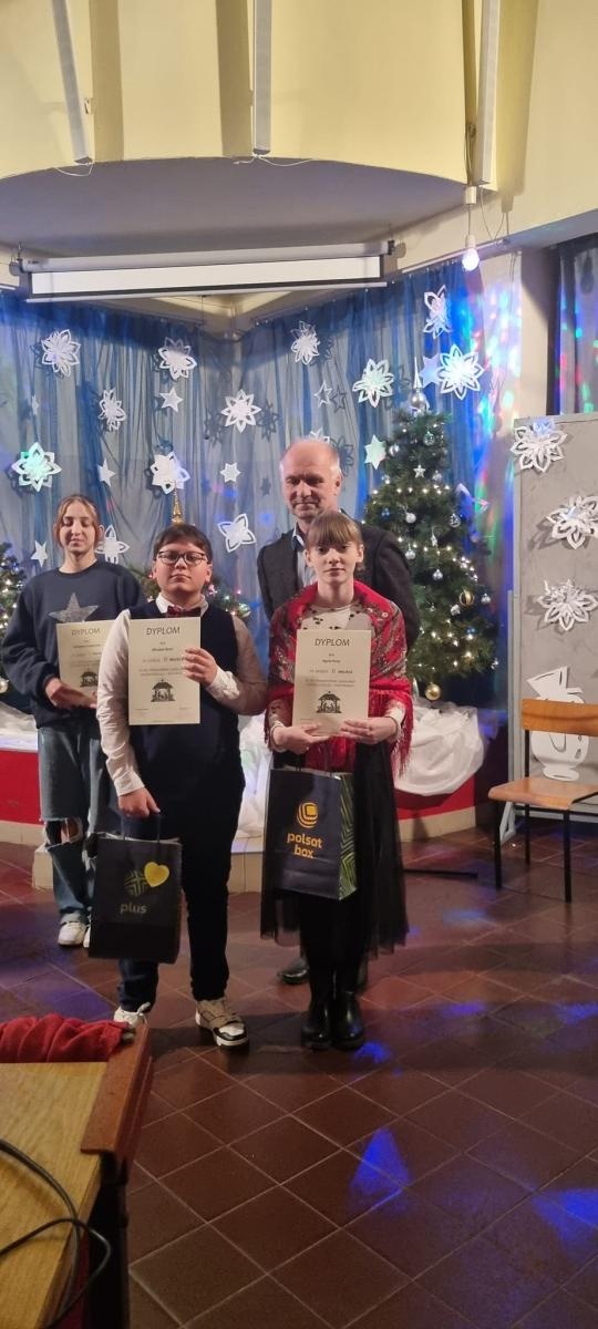 Zdjęcie w galerii na portalu naszwodzislaw.com: XIV powiatowy konkurs polskich kolęd i pastorałek za nami [WYNIKI] wiadomości z regionu