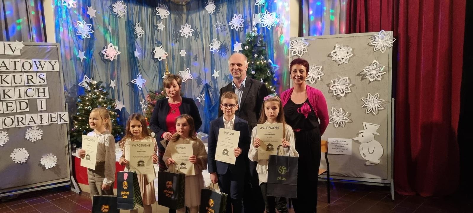 Zdjęcie w galerii na portalu naszwodzislaw.com: XIV powiatowy konkurs polskich kolęd i pastorałek za nami [WYNIKI] wiadomości z regionu