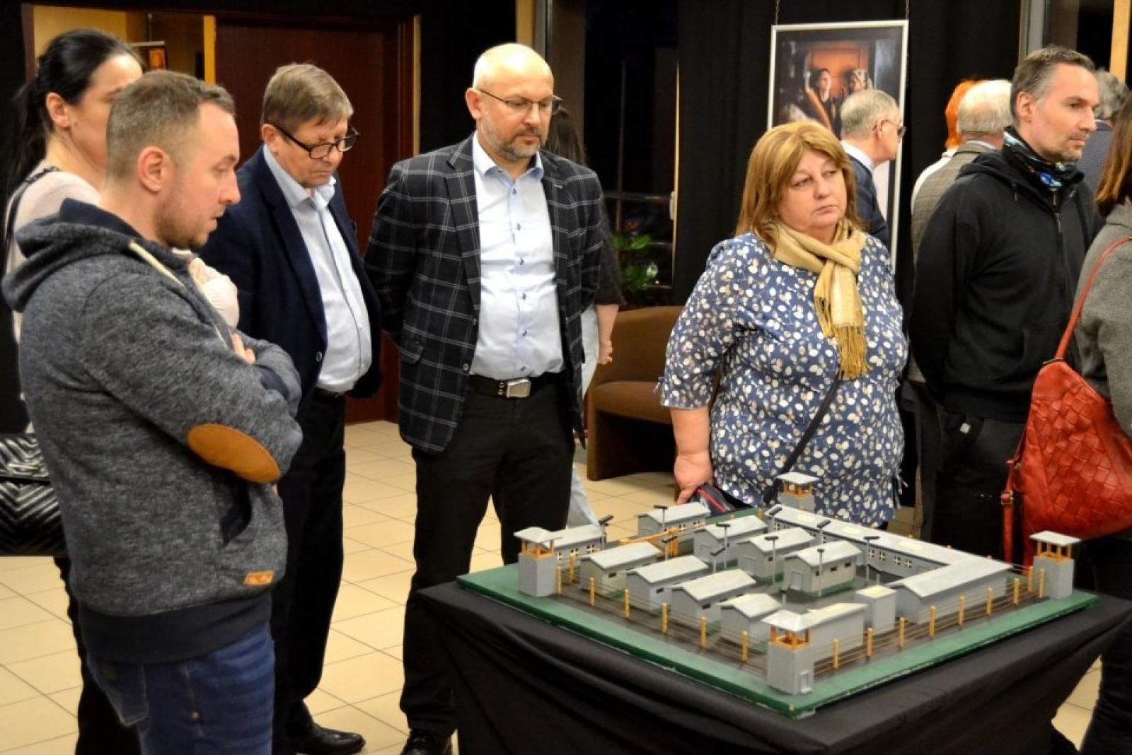 Zdjęcie w galerii na portalu naszwodzislaw.com: Rydułtowy. Dzień poświęcony pamięci Tragedii Górnośląskiej wiadomości z regionu