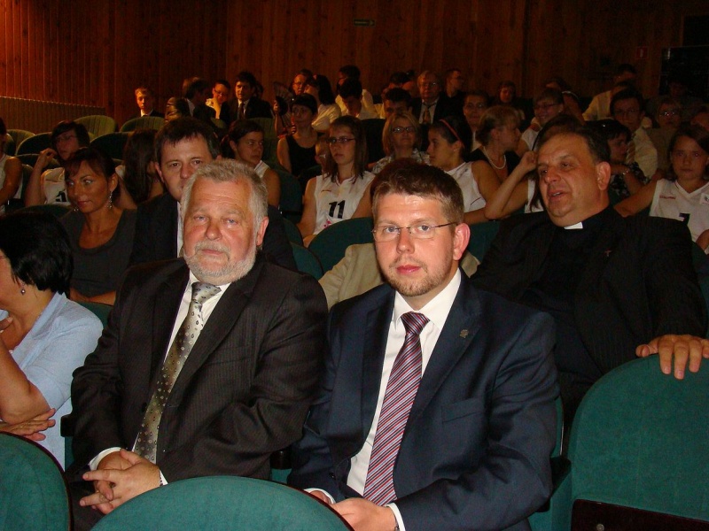 Zdjęcie w galerii na portalu naszwodzislaw.com: Nagrodzeni za szczególne osiągnięcia wiadomości z regionu