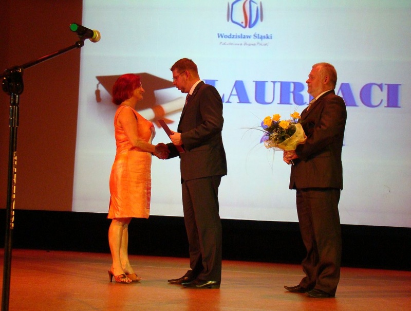 Zdjęcie w galerii na portalu naszwodzislaw.com: Nagrodzeni za szczególne osiągnięcia wiadomości z regionu
