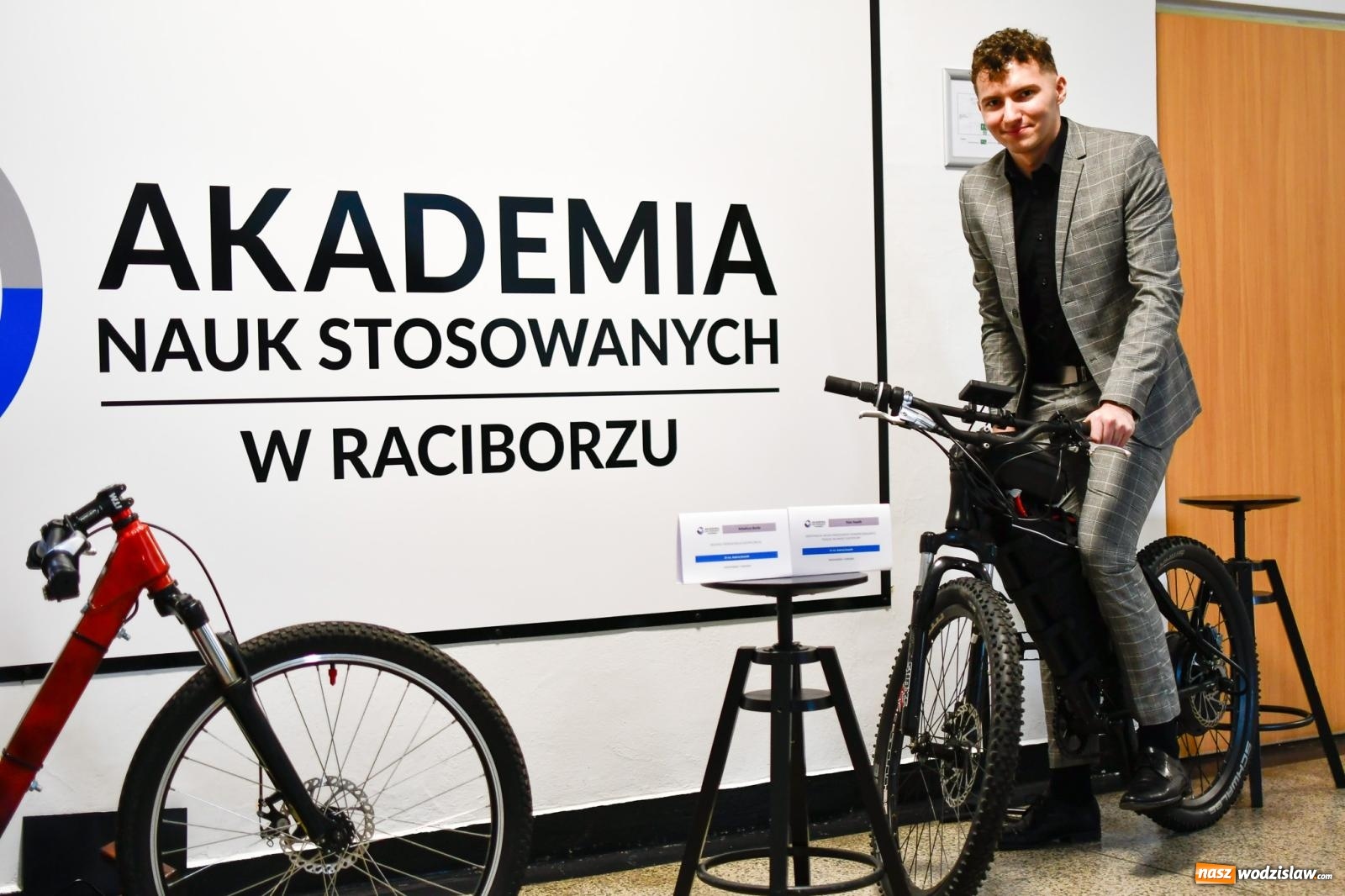 Zdjęcie w galerii na portalu naszwodzislaw.com: Rektor raciborskiej ANS: jesteście architektami nowoczesnego społeczeństwa wiadomości z regionu