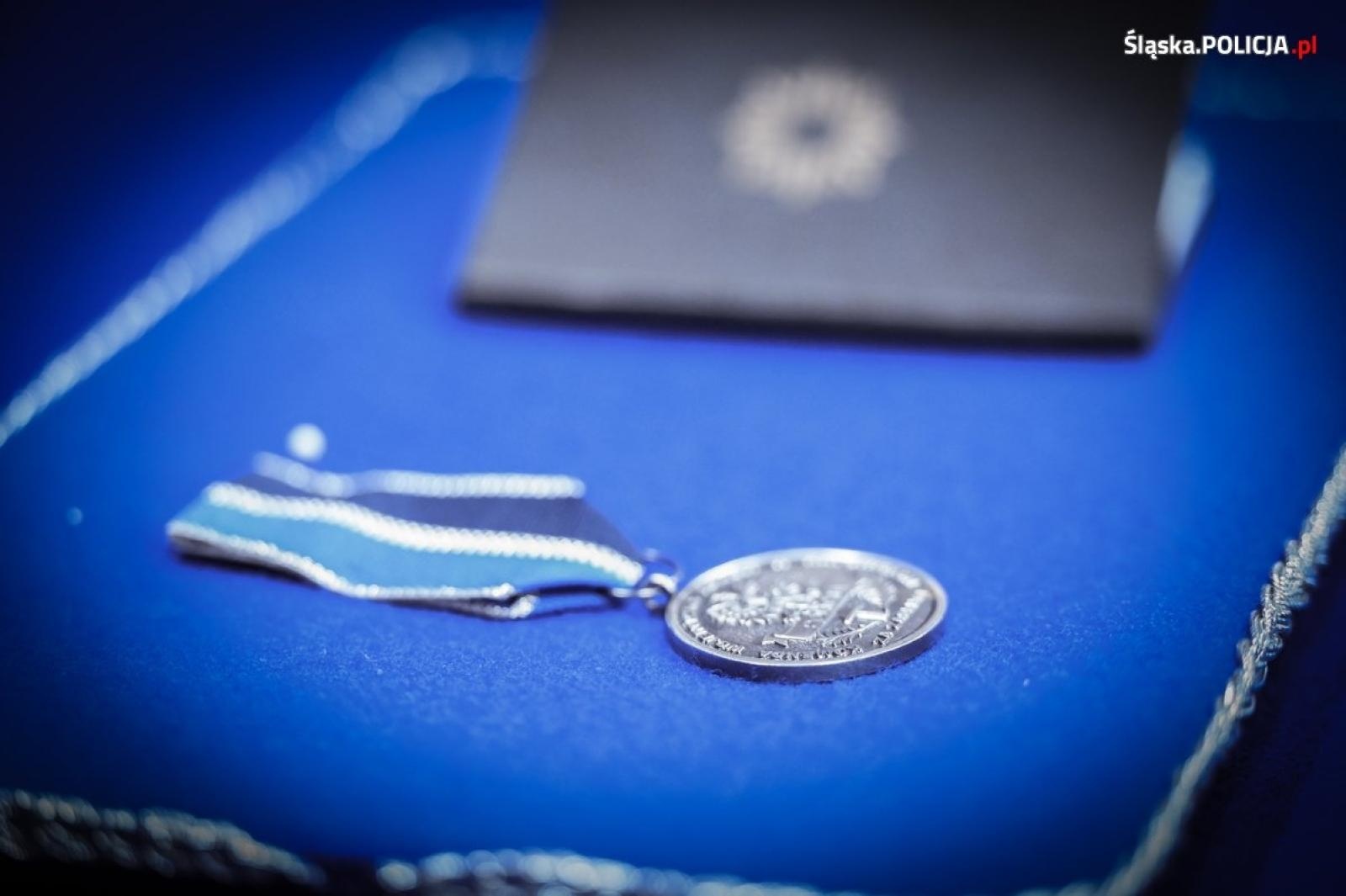 Zdjęcie w galerii na portalu naszwodzislaw.com: Uroczyste pożegnanie Pierwszego Zastępcy Komendanta Wojewódzkiego Policji w Katowicach   wiadomości z regionu