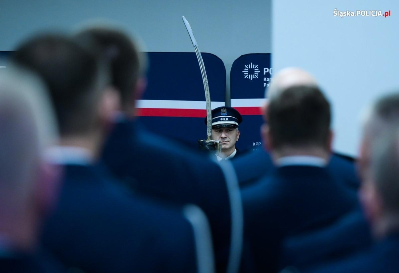 Zdjęcie w galerii na portalu naszwodzislaw.com: Uroczyste pożegnanie Pierwszego Zastępcy Komendanta Wojewódzkiego Policji w Katowicach   wiadomości z regionu