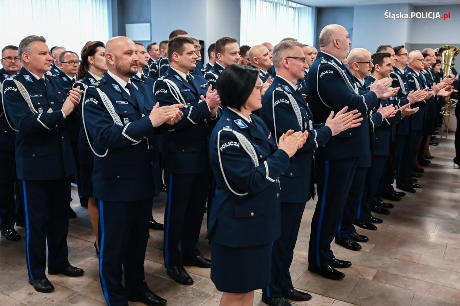 Zdjęcie w galerii na portalu naszwodzislaw.com: Uroczyste pożegnanie Pierwszego Zastępcy Komendanta Wojewódzkiego Policji w Katowicach   wiadomości z regionu