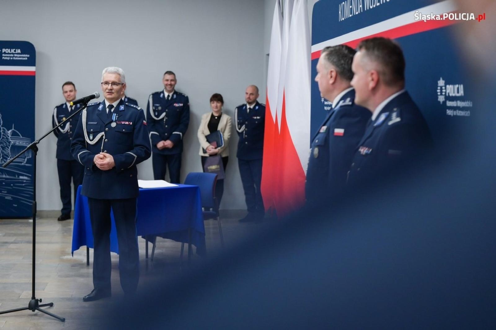 Zdjęcie w galerii na portalu naszwodzislaw.com: Uroczyste pożegnanie Pierwszego Zastępcy Komendanta Wojewódzkiego Policji w Katowicach   wiadomości z regionu