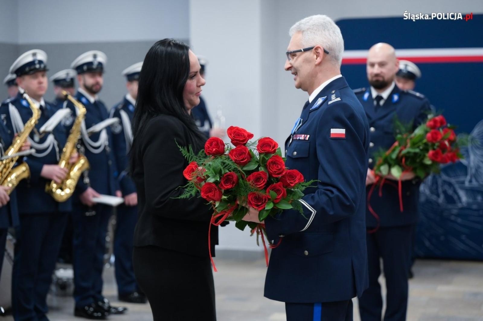 Zdjęcie w galerii na portalu naszwodzislaw.com: Uroczyste pożegnanie Pierwszego Zastępcy Komendanta Wojewódzkiego Policji w Katowicach   wiadomości z regionu