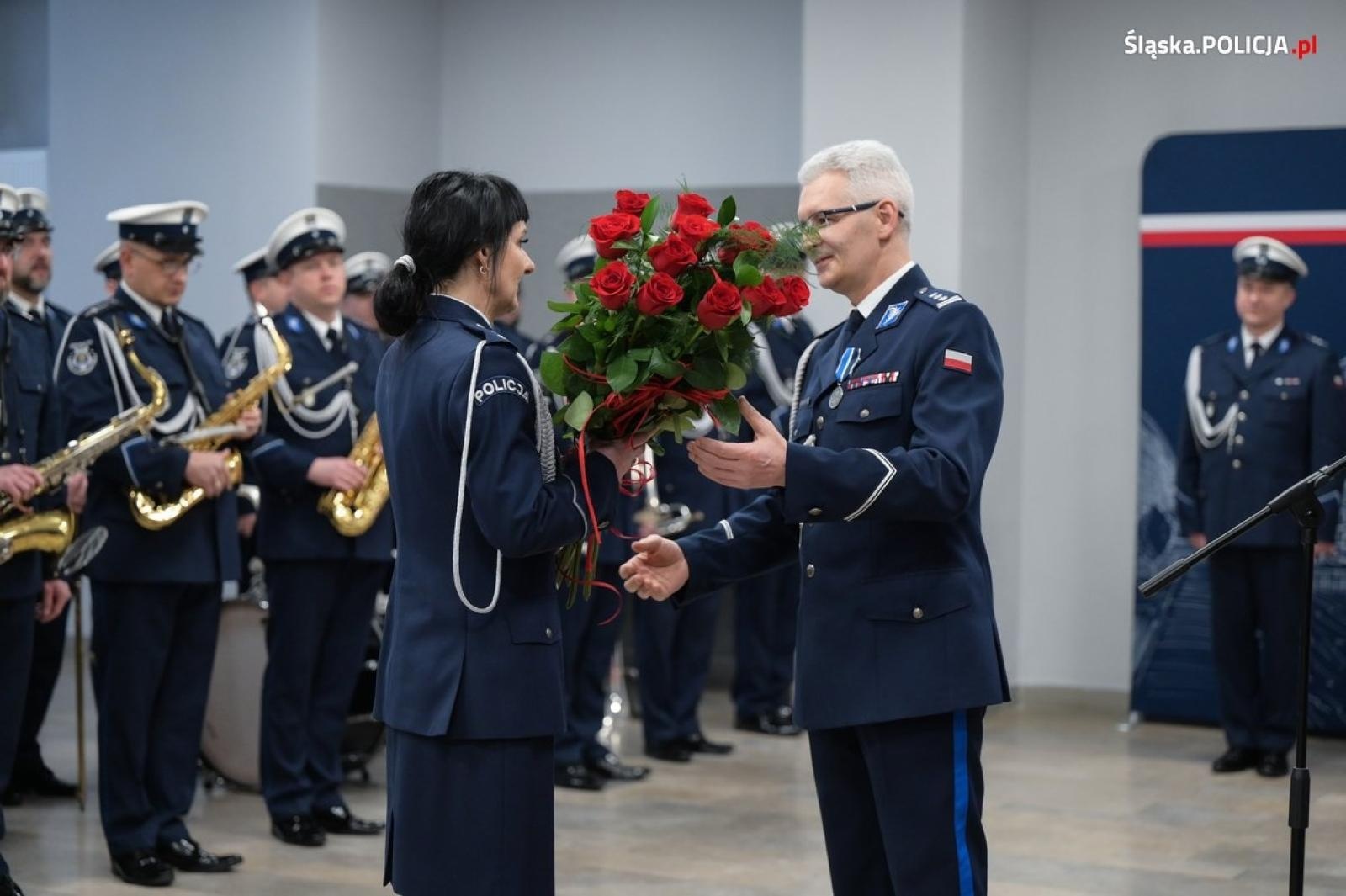 Zdjęcie w galerii na portalu naszwodzislaw.com: Uroczyste pożegnanie Pierwszego Zastępcy Komendanta Wojewódzkiego Policji w Katowicach   wiadomości z regionu