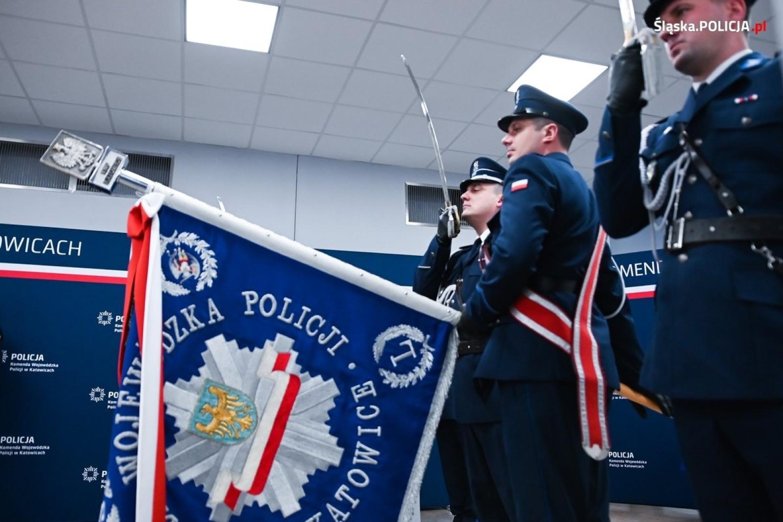 Zdjęcie w galerii na portalu naszwodzislaw.com: Uroczyste pożegnanie Pierwszego Zastępcy Komendanta Wojewódzkiego Policji w Katowicach   wiadomości z regionu