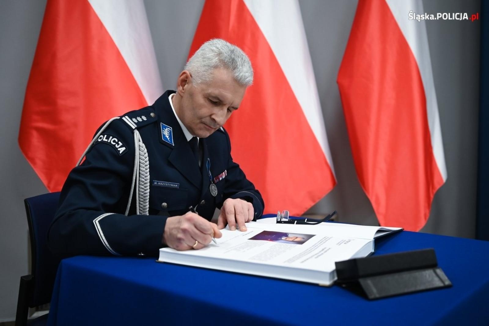 Zdjęcie w galerii na portalu naszwodzislaw.com: Uroczyste pożegnanie Pierwszego Zastępcy Komendanta Wojewódzkiego Policji w Katowicach   wiadomości z regionu