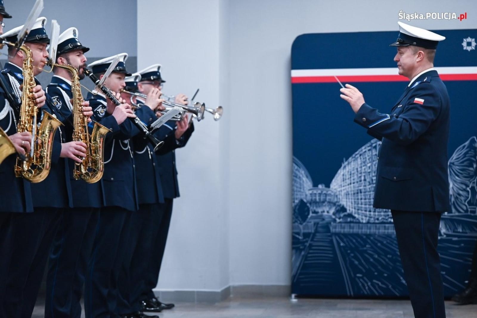 Zdjęcie w galerii na portalu naszwodzislaw.com: Uroczyste pożegnanie Pierwszego Zastępcy Komendanta Wojewódzkiego Policji w Katowicach   wiadomości z regionu