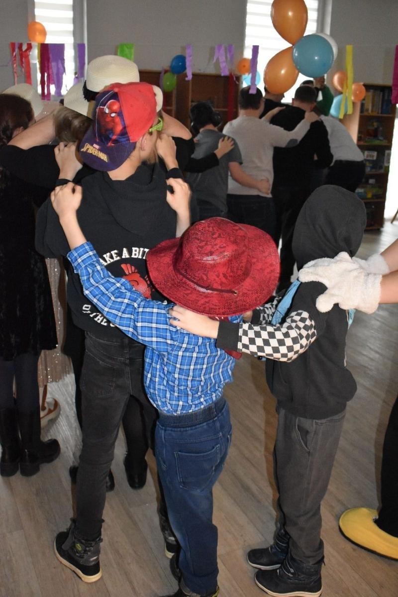 Zdjęcie w galerii na portalu naszwodzislaw.com: Kinderbal w Oazie Aktywności na zakończenie zimowych ferii wiadomości z regionu