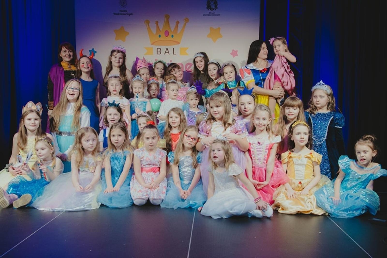 Zdjęcie w galerii na portalu naszwodzislaw.com: Tłumy bawiły się na balu księżnej Konstancji w Wodzisławiu Śląskim [FOTO] wiadomości z regionu