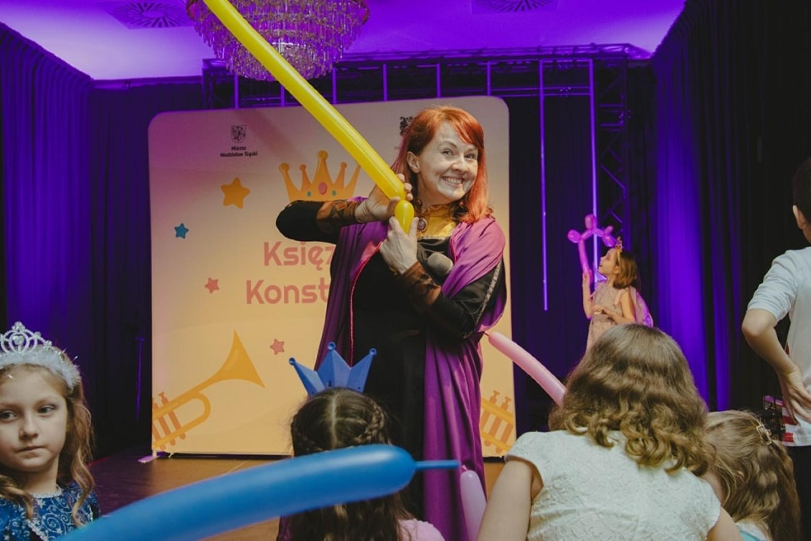 Zdjęcie w galerii na portalu naszwodzislaw.com: Tłumy bawiły się na balu księżnej Konstancji w Wodzisławiu Śląskim [FOTO] wiadomości z regionu