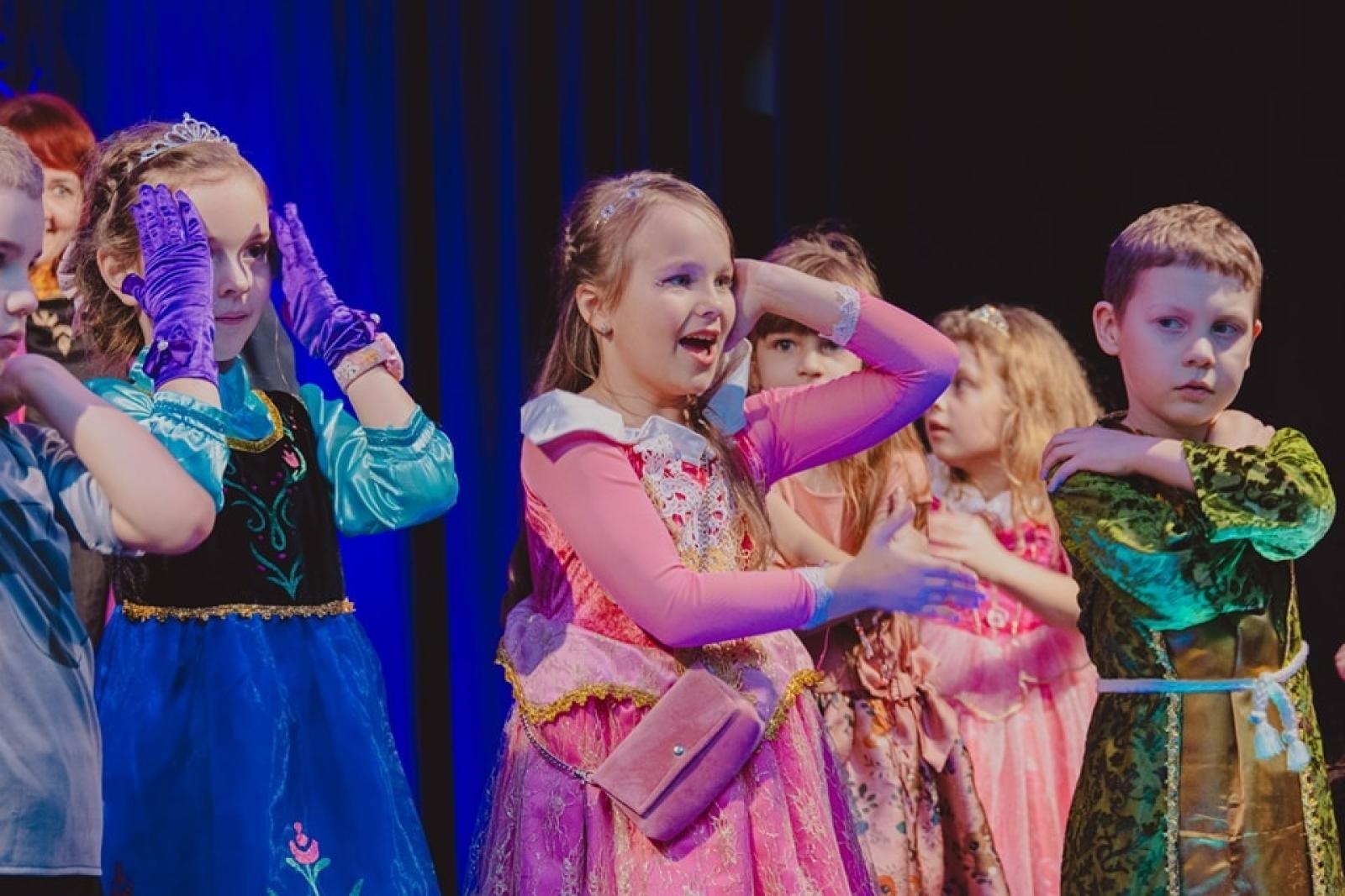 Zdjęcie w galerii na portalu naszwodzislaw.com: Tłumy bawiły się na balu księżnej Konstancji w Wodzisławiu Śląskim [FOTO] wiadomości z regionu