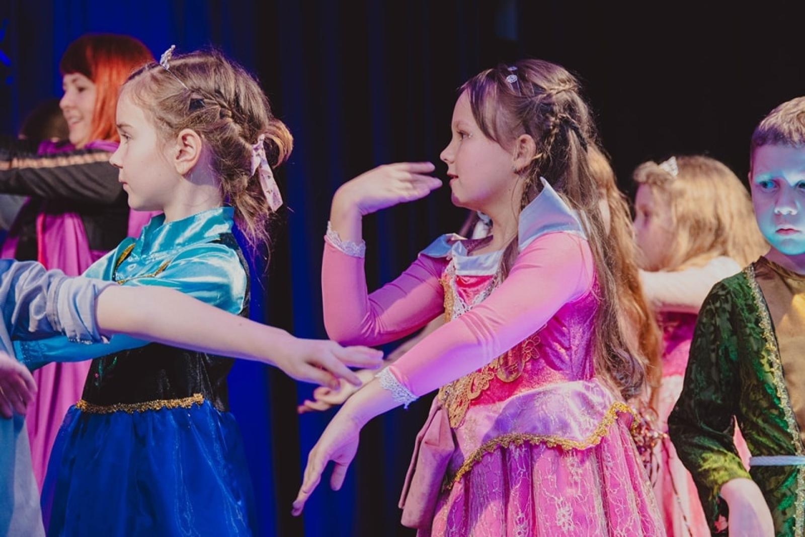 Zdjęcie w galerii na portalu naszwodzislaw.com: Tłumy bawiły się na balu księżnej Konstancji w Wodzisławiu Śląskim [FOTO] wiadomości z regionu