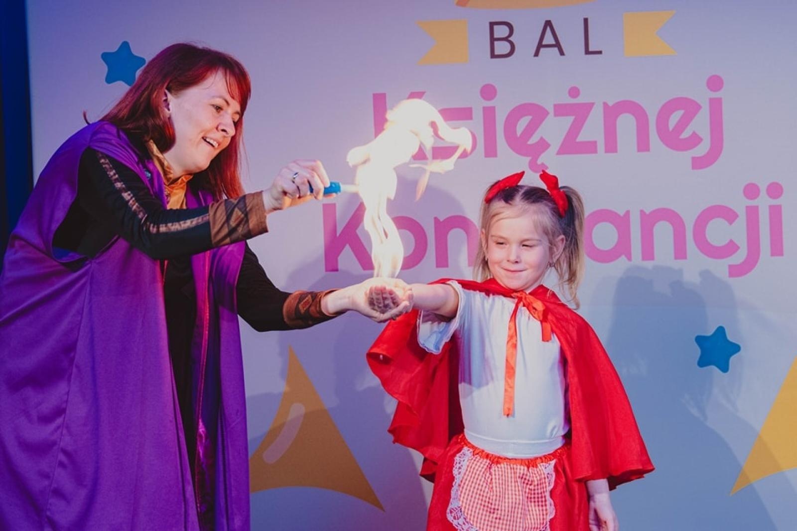 Zdjęcie w galerii na portalu naszwodzislaw.com: Tłumy bawiły się na balu księżnej Konstancji w Wodzisławiu Śląskim [FOTO] wiadomości z regionu