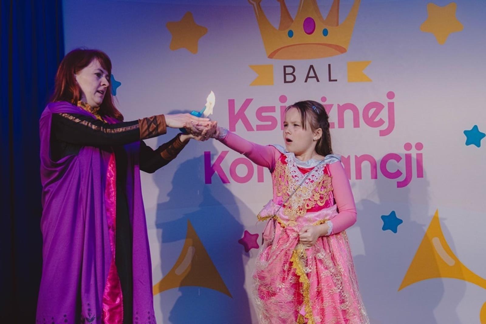 Zdjęcie w galerii na portalu naszwodzislaw.com: Tłumy bawiły się na balu księżnej Konstancji w Wodzisławiu Śląskim [FOTO] wiadomości z regionu