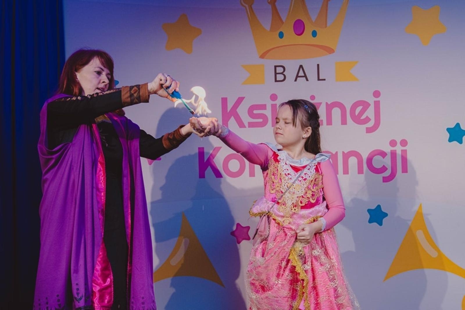 Zdjęcie w galerii na portalu naszwodzislaw.com: Tłumy bawiły się na balu księżnej Konstancji w Wodzisławiu Śląskim [FOTO] wiadomości z regionu