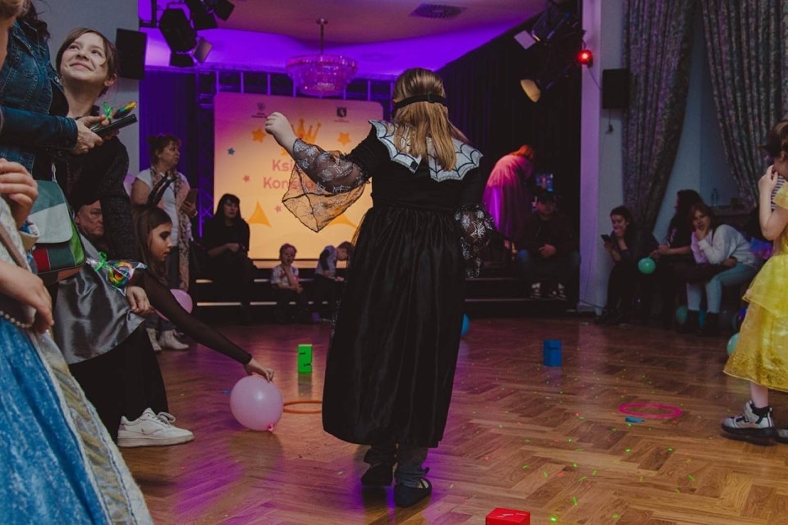 Zdjęcie w galerii na portalu naszwodzislaw.com: Tłumy bawiły się na balu księżnej Konstancji w Wodzisławiu Śląskim [FOTO] wiadomości z regionu