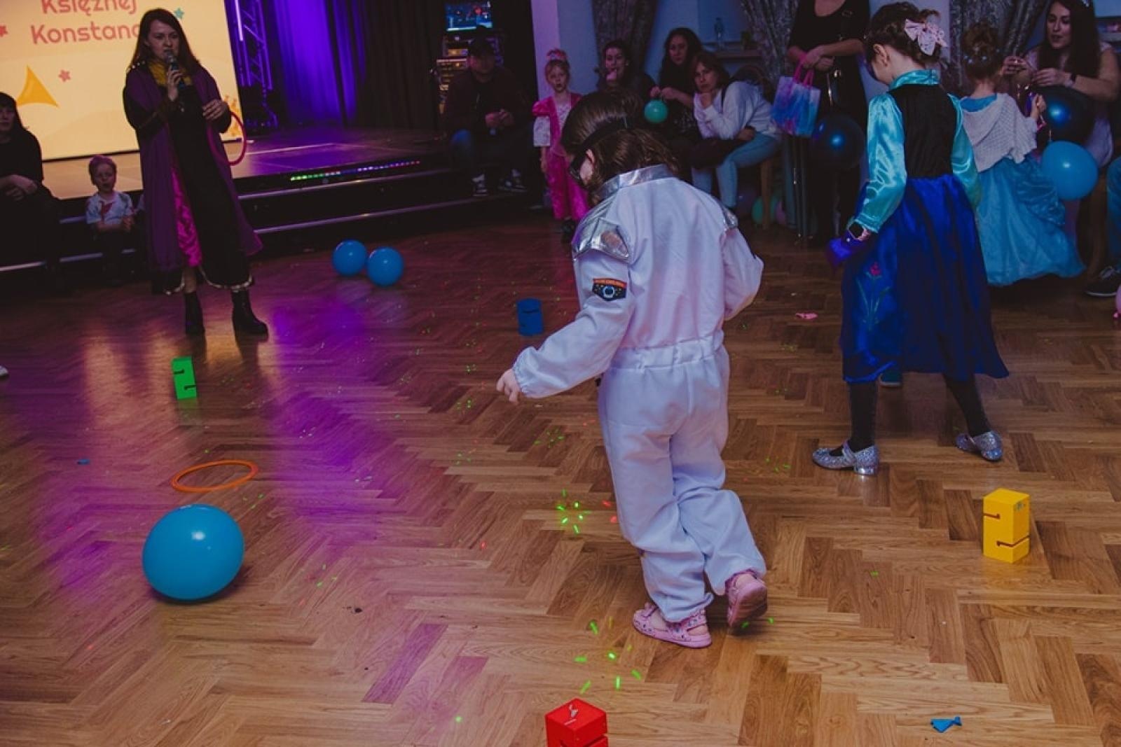 Zdjęcie w galerii na portalu naszwodzislaw.com: Tłumy bawiły się na balu księżnej Konstancji w Wodzisławiu Śląskim [FOTO] wiadomości z regionu